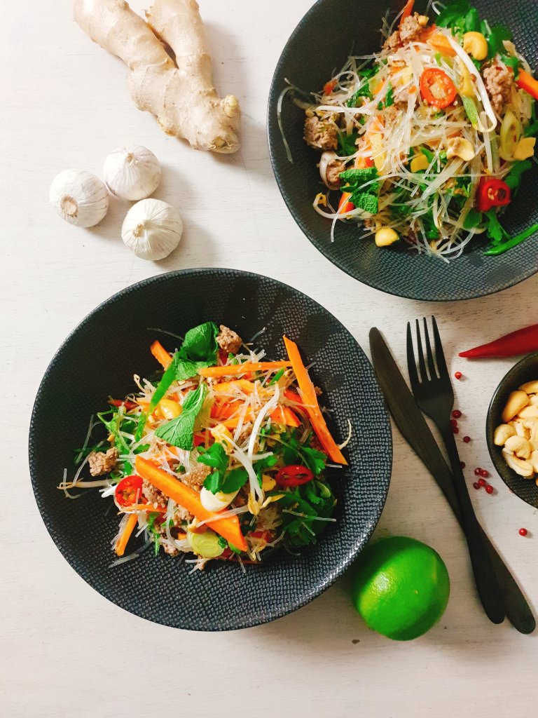 Vietnamesischer Glasnudel-Salat mit Hackfleisch